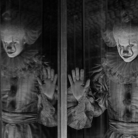 Clown hinter Scheibe aus dem Film &#034;Es&#034; Stephen King