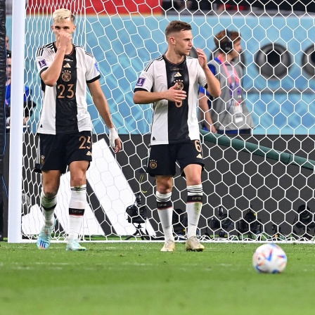 Nico Schlotterbeck, Joshua Kimmich, David Raum und Torwart Manuel Neuer sind enttäuscht.