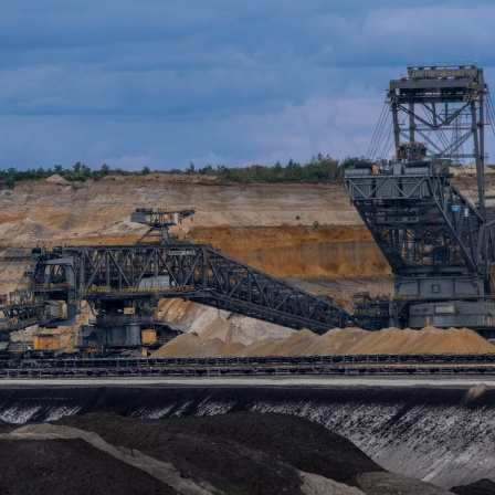 Schaufelradbagger im Braunkohle-Tagebau Welzow-Süd der LEAG in der Niederlausitz, Brandenburg (Bild: picture alliance / imageBROKER / Norbert Neetz)