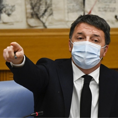 Der ehemalige italienische Ministerpräsident Matteo Renzi spricht bei einer Pressekonferenz.