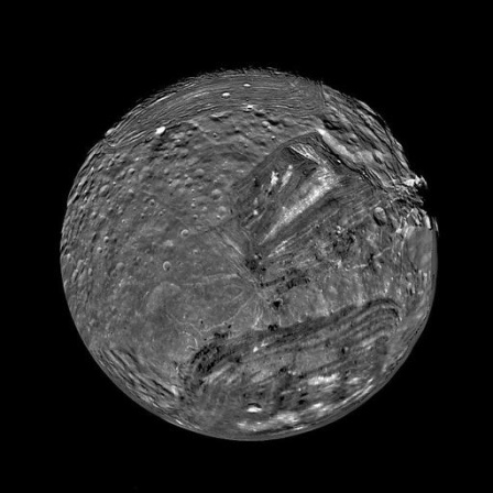 Der Uranusmond Miranda zeigt eine bizarre Oberfläche