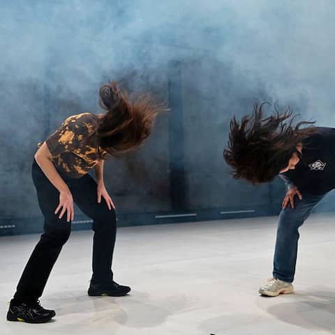 Szene aus "Bang Bang Bodies" von Xenia Koghilaki bei den 32. Tanztagen.(Quelle:Mayra Wallraff)