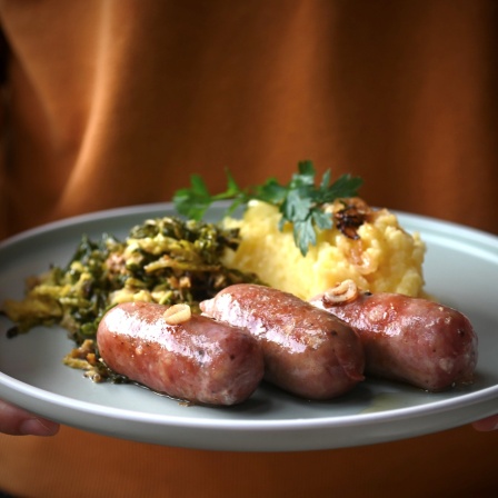 Salsiccia mit geröstetem Wirsing zu Kartoffelpüree