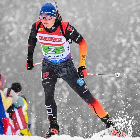 Der deutsche Biathlet Justus Strelow in der Single-Mixed-Staffel