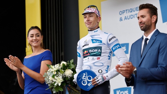 Sportschau Tour De France - 14. Etappe - Die Siegerehrung