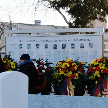 Am 19. Februar 2025 fand auf einem Friedhof in Hanau eine Gedenkfeier für die Opfer eines rassistischen Terroranschlags statt. Am 19. Februar 2020 tötet ein 43-Jähriger neun Menschen, darunter vier türkische Staatsbürger. Kadir Ilboga / Anadolu
