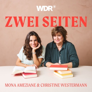 Cover zum Podcast "Zwei Seiten": Die Journalistinnen Mona Ameziane und Christine Westermann sitzen hinter einem Tisch mit Büchern und lächeln in die Kamera.