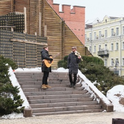 Frumin und Galaydyuk Musik Duo spielt fast täglich am Goldenen Tor in Kiew; © Yevgenia Belorusets