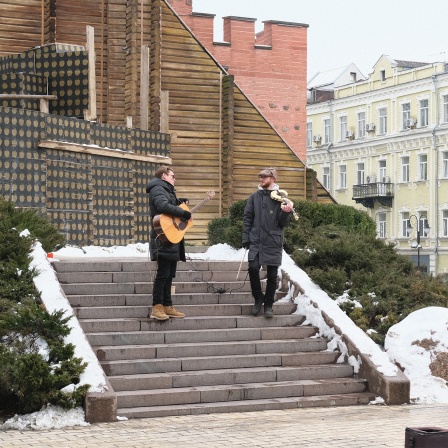 Frumin und Galaydyuk Musik Duo spielt fast täglich am Goldenen Tor in Kiew; © Yevgenia Belorusets