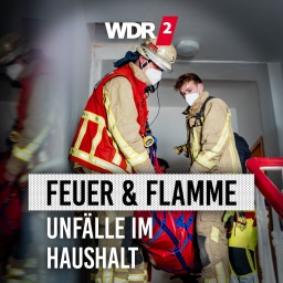 Rettungskräfte im Treppenhaus