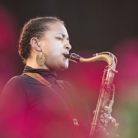 Nubya Garcia, Saxofon