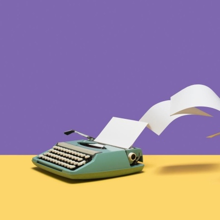 Vor einem gelb-lila Hintergrund steht eine Vintage-Schreibmaschine aus der viele weiße Blätter fliegen.