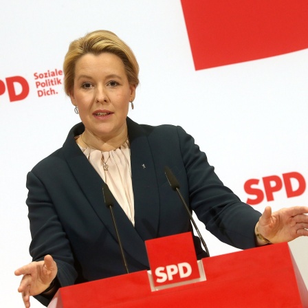 Franziska Giffey (SPD), Regierende Bürgermeisterin von Berlin, beantwortet im Willy-Brandt-Haus die Fragen von Journalisten.