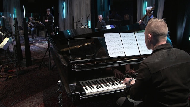 Martin Tingvall am Klavier mit der SWR Big Band