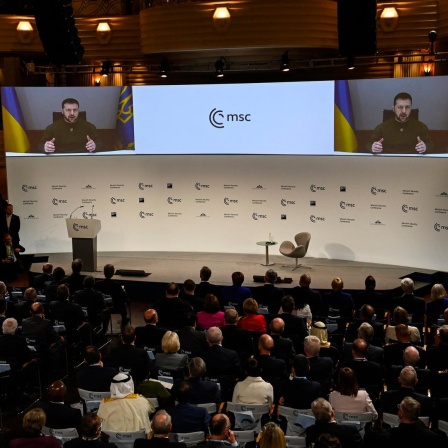 Der ukrainische Präsident Selenskyj spricht bei der Münchener Sicherheitskonferenz per Video
