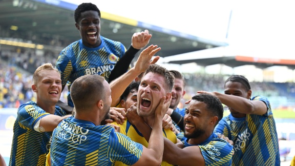Sportschau Bundesliga - Braunschweig Trifft Gegen Fürth In Letzter Sekunde