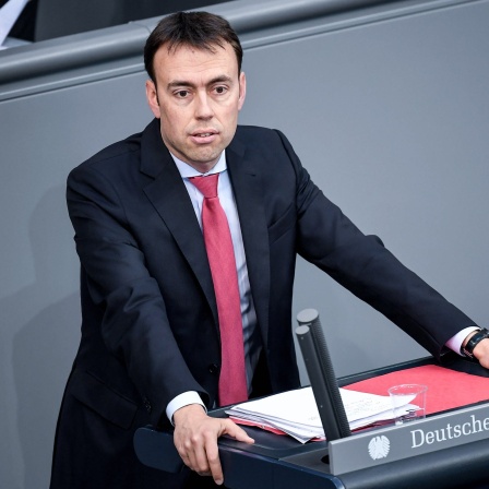 SPD-Außenpolitiker Nils Schmid am Rednerpult