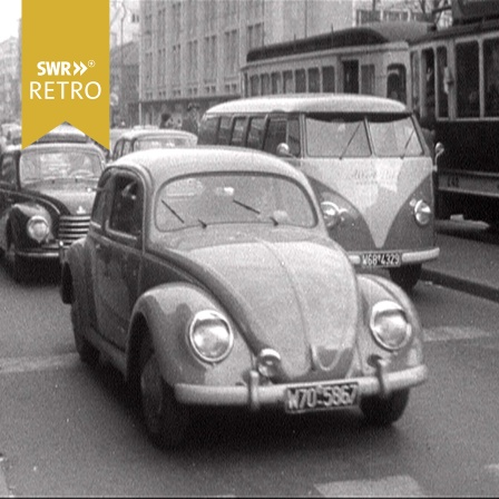 Autoverkehr in Mannheim 1956, im Hintergrund Straßenbahn