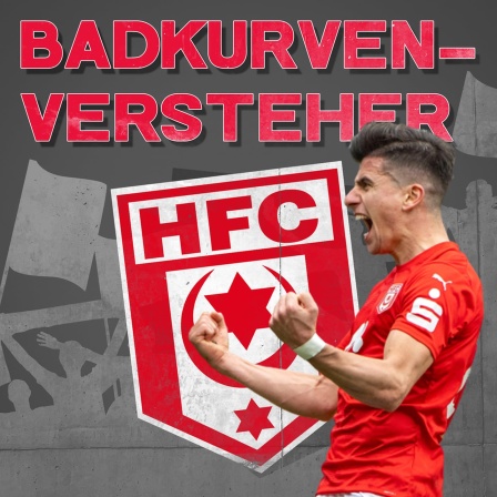 Tunay Deniz jubelt. Im Hintergund ist das Podcastlogo des Badkurvenverstehers zu sehen.
