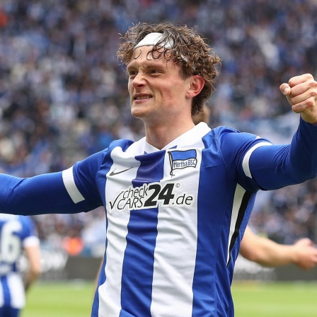 Fabian Reese jubelt nach einem Tor für Hertha