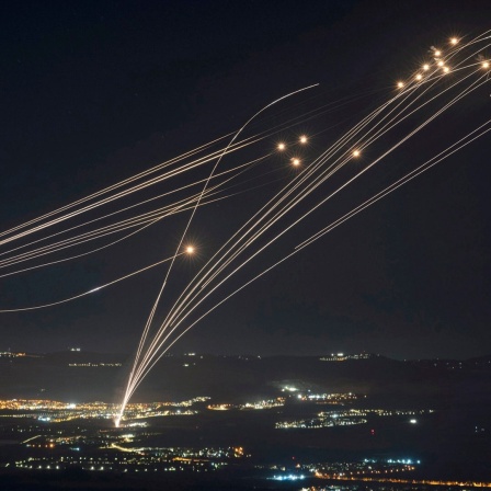 Das israelische Luftabwehrsystem Iron Dome feuert, um einen Angriff aus dem Libanon abzufangen.