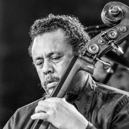 Der Bassist Charles Mingus