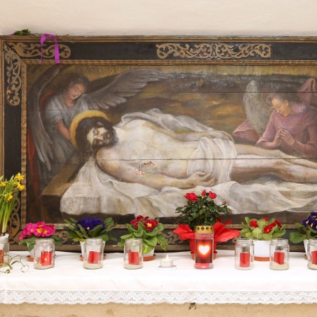 Kapellenbild: Der Leichnam Jesu mit Engeln.