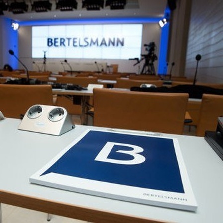 Der Veranstaltungsraum der Bertelsmann-Bilanzpressekonferenz, fotografiert am 22.03.2016 in Berlin. Nach einem jahrelangen Umbau des Unternehmens vermeldet der Medienkonzern einen Gewinnsprung um mehr als 90 Prozent auf 1,1 Milliarden Euro. 