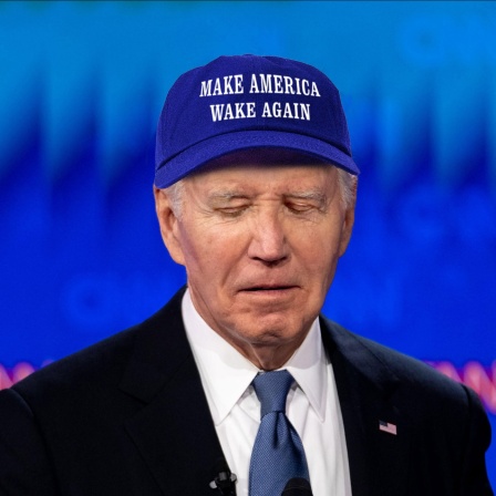 Montage von US-Präsident Biden mit einer Kappe mit der Aufschrift "Make America Wake Again"