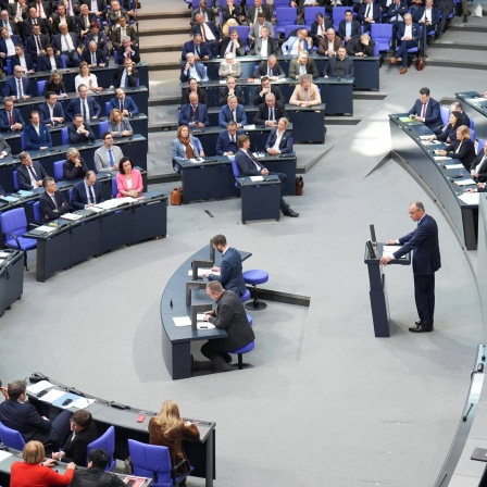 CDU-Chef Friedrich Merz spricht während der Generaldebatte im deutschen Bundestag.