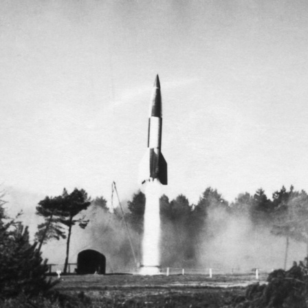 Eine V-2 Rakete startet 1945