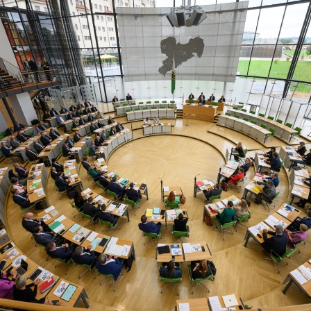 Blick in den Plenarsaal während der konstituierenden Sitzung des Sächsischen Landtages.