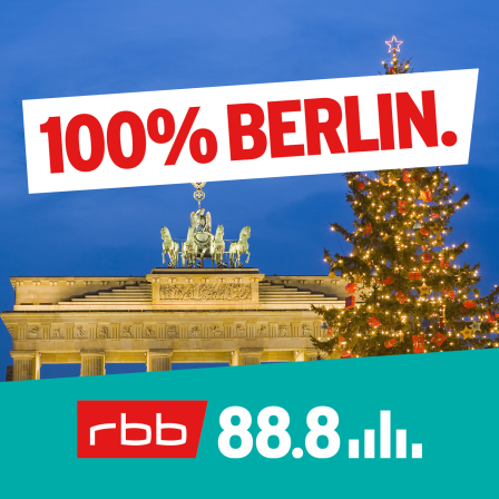 Vor dem Brandenburger Tor steht ein Weihnachtsbaum (Foto: imago images/robertharding)