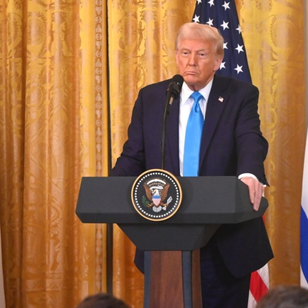 US-Präsident Donald Trump hält eine Pressekonferenz im Weißen Haus (mit dem israelischen Premierminister Benjamin Netanjahu, den man auf diesem Foto nicht sieht.).
