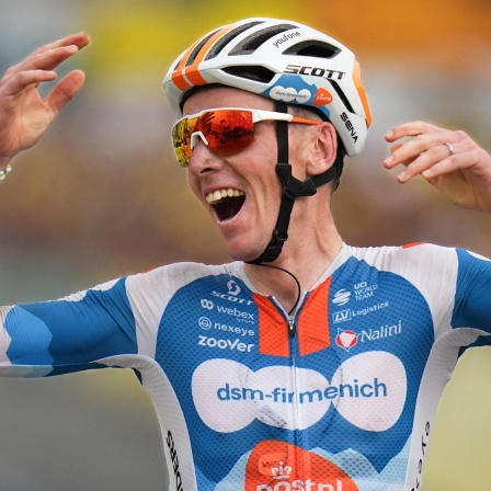 Romain Bardet gewinnt die 1. Etappe der Tour de France