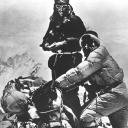 Am 29. Mai 1953 standen erstmals zwei Menschen auf dem Gipfel des Mount Everest, der neuseeländische Bergsteiger Edmund Hillary und der nepalesische Sherpa Tenzing Norgay.