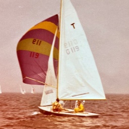 Segler Heinz Laprell und sein Teamkollege 1972 auf einem Boot.