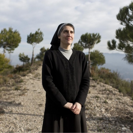 Die Katalonische Nonne und Feministin Teresa Forcades in der Nähe von Barcelona.