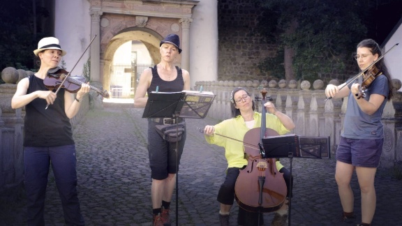 Echtes Leben - Tausche Konzert Gegen Kost Und Logis: Vier Musikerinnen Auf Wandertour