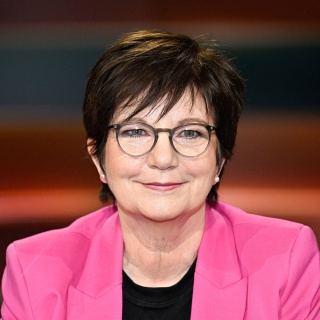 Ursula Weidenfeld, Journalistin
