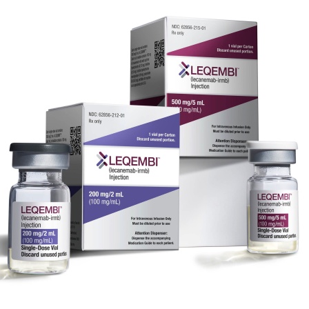 Fläschchen und Verpackungen für das Alzheimer-Medikament Leqembi mit dem Wirkstoff Lecanemab. Lecanemab wurde durch die Pharmaunternehmen Eisai (Japan) und Biogen (USA) entwickelt und wird von diesen Unternehmen auch vertrieben, zunächst allerdings nur in den USA.