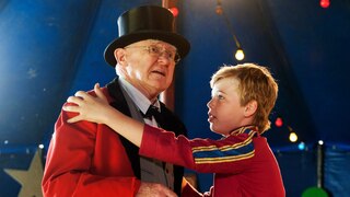 Darsteller der Serie &#034;Tiere bis unters Dach&#034;: Tim mit seinem Opa im Zirkus