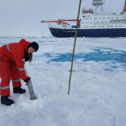 Ellen Oldenburg forscht auf der Polarstern