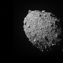 Steiniger Asteroid Dimorphos im schwarzen All