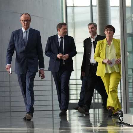 Friedrich Merz, Unions-Kanzlerkandidat und CDU Bundesvorsitzender, Lars Klingbeil, SPD-Bundesvorsitzender und SPD Fraktionsvorsitzender, Markus Söder, (CSU), Ministerpräsident von Bayern und CSU Vorsitzender, sowie Saskia Esken, SPD-Bundesvorsitzende.