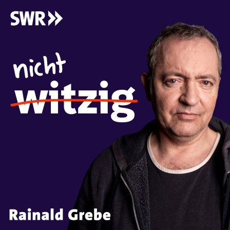 Zu sehen ist das Cover des Deep Talk Podcasts nicht witzig. Zu Gast ist der Kabarettist Rainlad Grebe. Er guckt direkt in die Kamera.