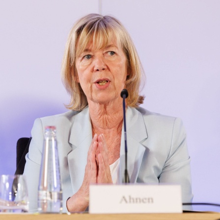 Doris Ahnen (SPD), Finanzministerin des Landes Rheinland-Pfalz, spricht bei einer Pressekonferenz während des zweitägigen Treffens der Länder-Finanzminister.