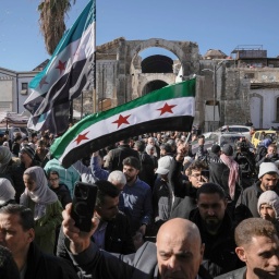 Gläubige gehen zum Freitagsgebet zur Umayyaden-Moschee in Damaskus.