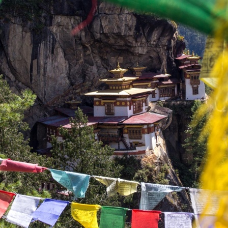 Vom Druck glücklich zu sein - Bhutans junge Demokratie