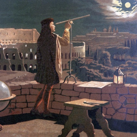 Gemälde, das Kopernikus bei der nächtlichen Sternenbeobachtung in Rom zeigt. Kopernikus steht auf einem steinernen Balkon. Er blickt durch ein Fernglas auf den hell leuchtenden Mond. Im Hintergrund ist das römische Kolosseum zu sehen.